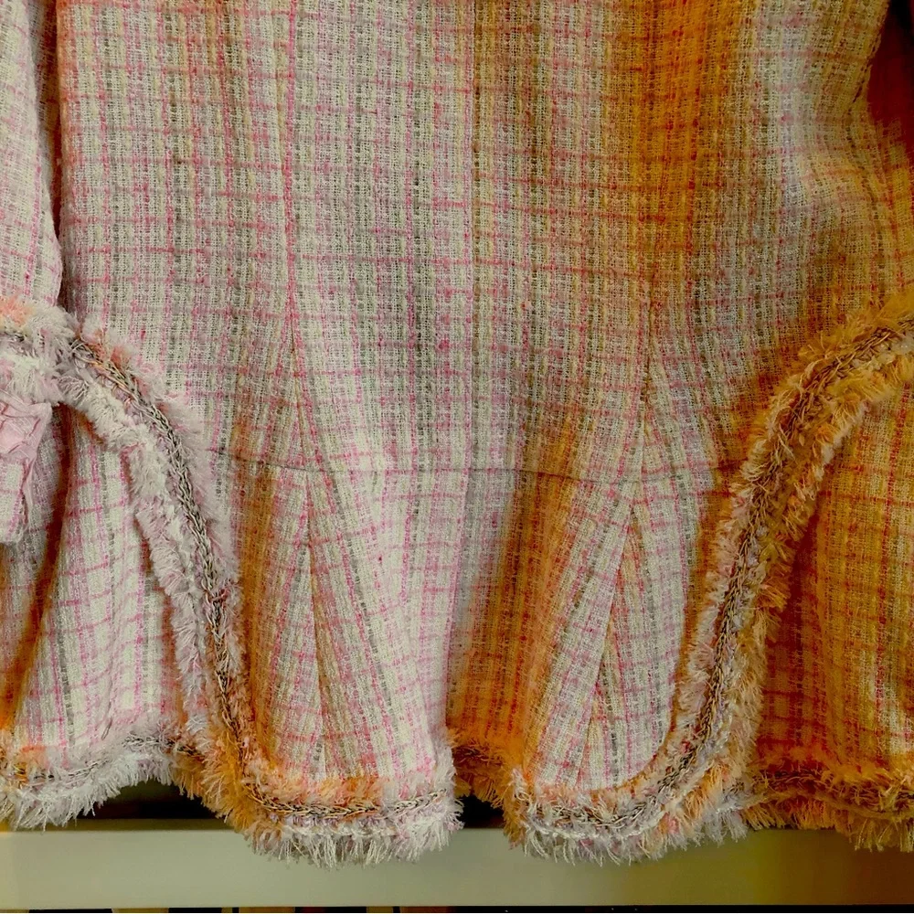 Chanel Runway Pink Jacket w/Embellishments, Pink & Gold Custom Buttons Size 40 - Picture 13 of 13